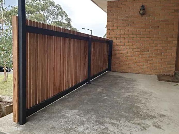 Timber screen in a steel frame, built by B.W. Contracting